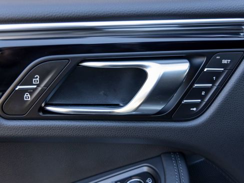 New 2026 Porsche Macan image 22