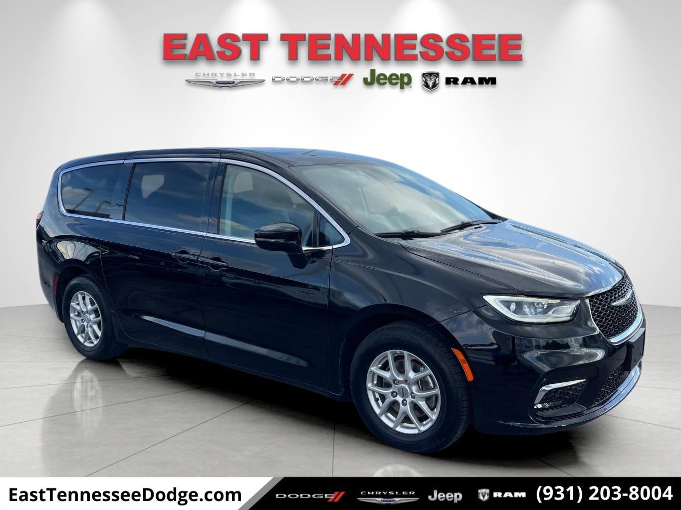 Used 2024 Chrysler Pacifica Touring-L FWD image 1