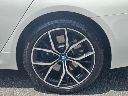 Used 2022 BMW 530e xDrive w/ Premium Package AWD/4WD image 17