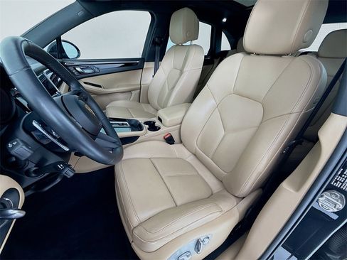 Used 2025 Porsche Macan image 5