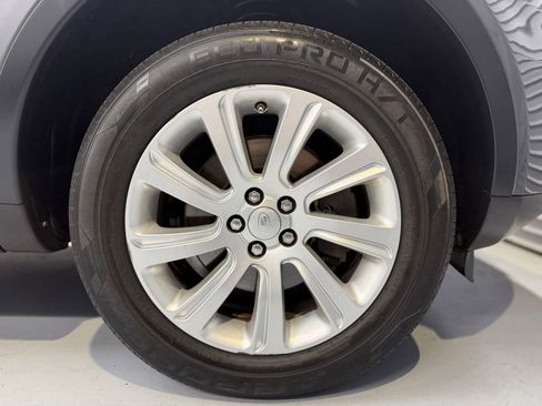 Used 2017 Land Rover Discovery Sport SE image 17