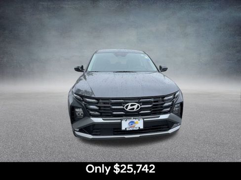 Certified 2025 Hyundai Tucson SE image 4