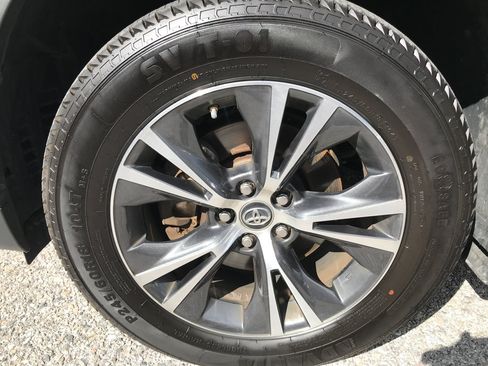Used 2016 Toyota Highlander XLE AWD/4WD image 11