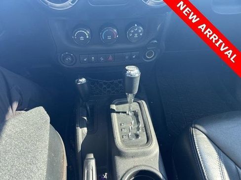 Used 2013 Jeep Wrangler Unlimited Rubicon image 16