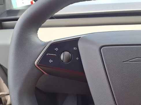 Used 2025 Tesla Cybertruck AWD Crew Cab image 29