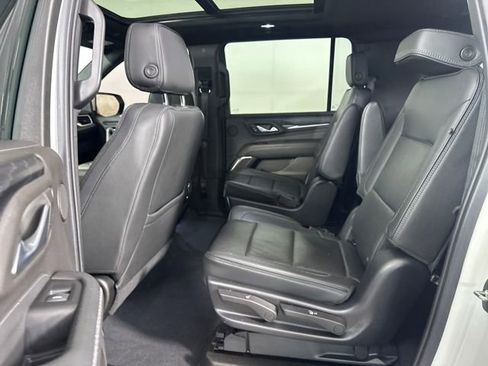 Used 2022 GMC Yukon XL Denali w/ Advanced Technology Package image 25