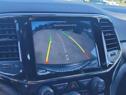 Used 2022 Jeep Grand Cherokee Laredo X image 22