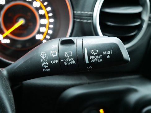 Used 2020 Jeep Wrangler Unlimited Sahara image 25