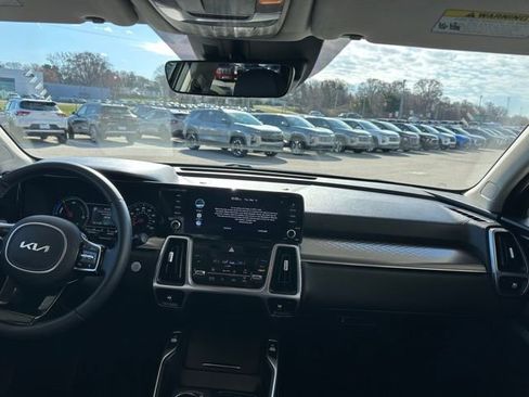 Used 2023 Kia Sorento EX image 19