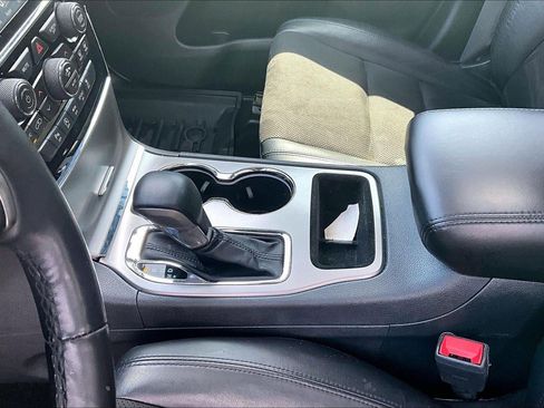 Used 2020 Jeep Grand Cherokee Altitude image 15