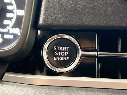 Used 2022 Mitsubishi Outlander SE image 24