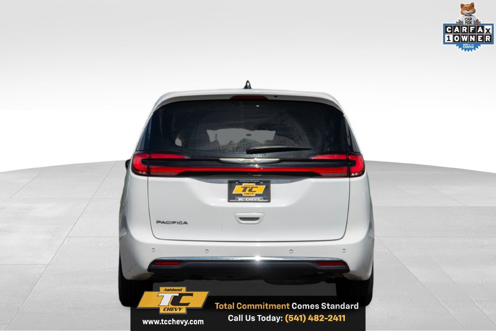 Used 2023 Chrysler Pacifica Touring-L FWD image 4