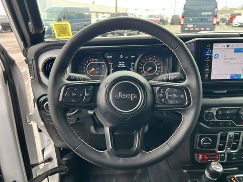 Used 2025 Jeep Gladiator Sport AWD/4WD image 28