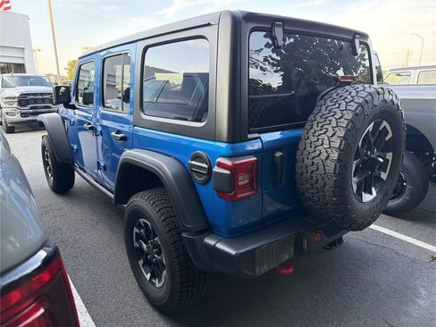 Used 2025 Jeep Wrangler Unlimited Rubicon AWD/4WD image 5