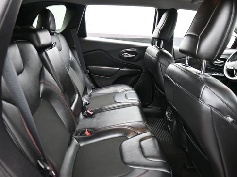 Used 2021 Jeep Cherokee Trailhawk w/ Technology Group image 17