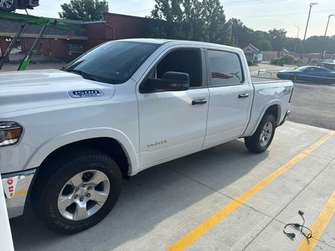 Used 2025 RAM 1500 Big Horn AWD/4WD image 1