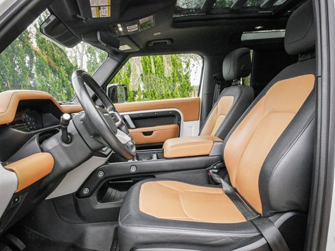 Used 2023 Land Rover Defender 90 X-Dynamic SE image 7