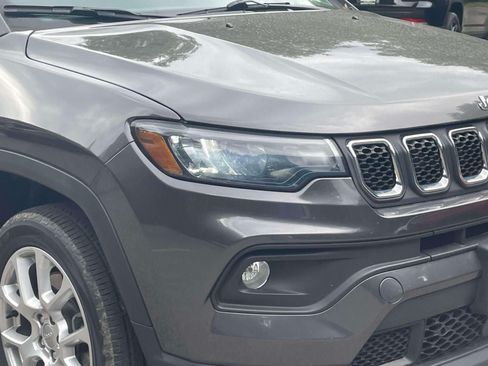 Used 2023 Jeep Compass Latitude w/ Sun and Sound Group AWD/4WD image 9