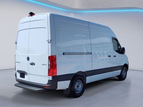 Used 2024 Mercedes-Benz Sprinter 2500 image 4