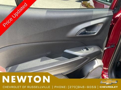 Used 2024 Chevrolet Trax LT FWD image 33