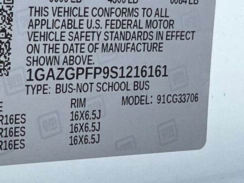 Used 2025 Chevrolet Express 3500 LT w/ LT Preferred Equipment Group RWD image 24