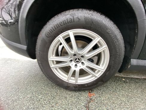 Used 2025 Mercedes-Benz GLC 300 4MATIC image 23