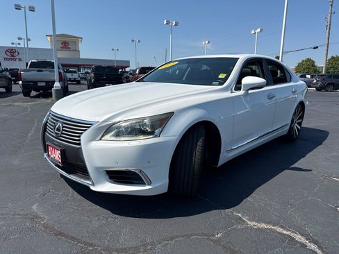 Used 2013 Lexus LS 460 AWD w/ Comfort Pkg image 4