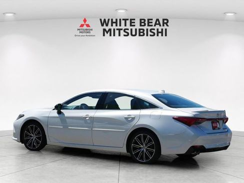 Used 2022 Toyota Avalon Touring FWD image 4