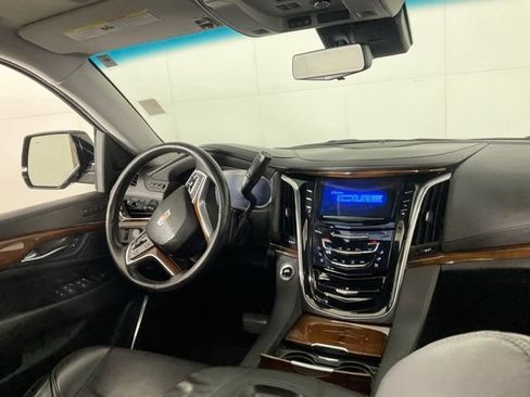 Used 2018 Cadillac Escalade Premium Luxury AWD/4WD image 28