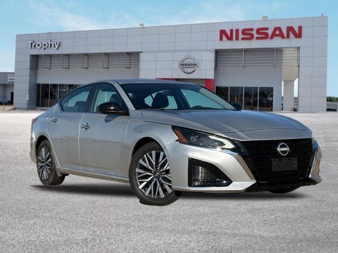 Certified 2023 Nissan Altima 2.5 SV image 1