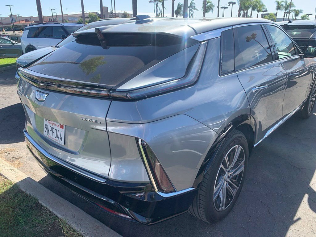 Used 2024 Cadillac Lyriq Luxury AWD/4WD image 6