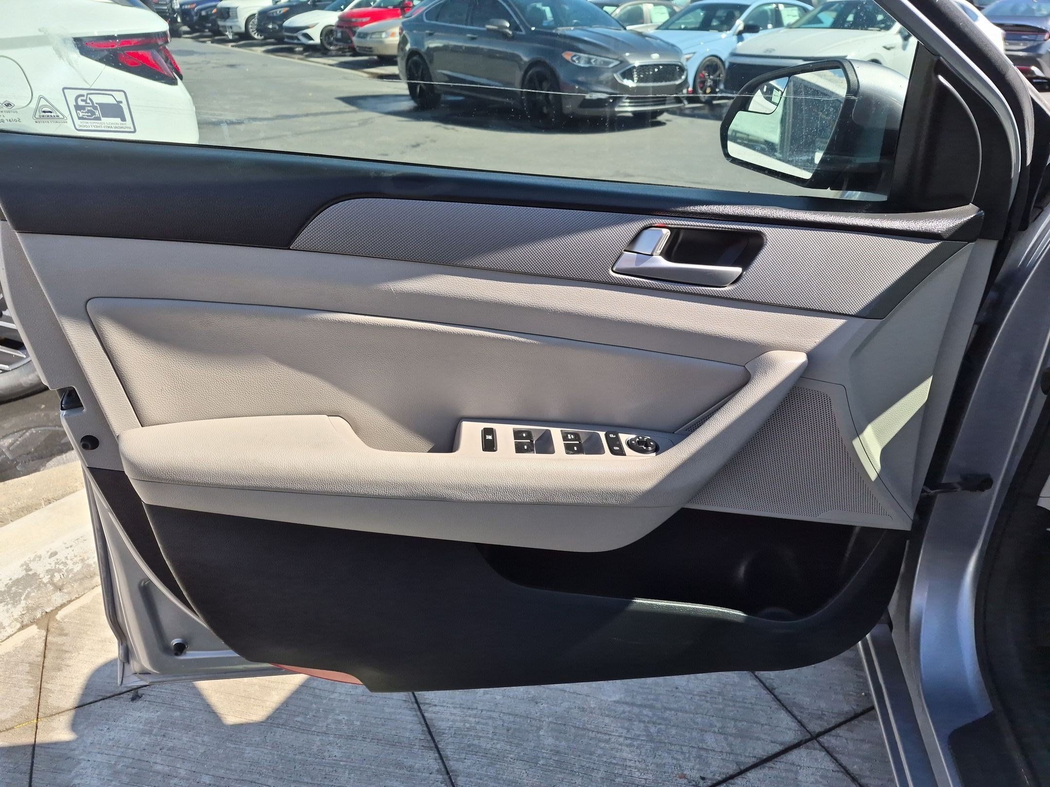 Used 2015 Hyundai Sonata SE w/ Option Group 09 FWD image 13