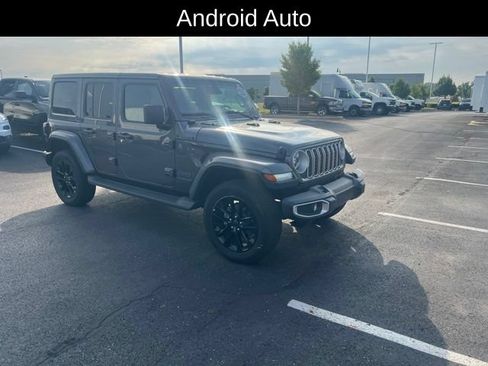 Used 2025 Jeep Wrangler Unlimited Sahara AWD/4WD image 4