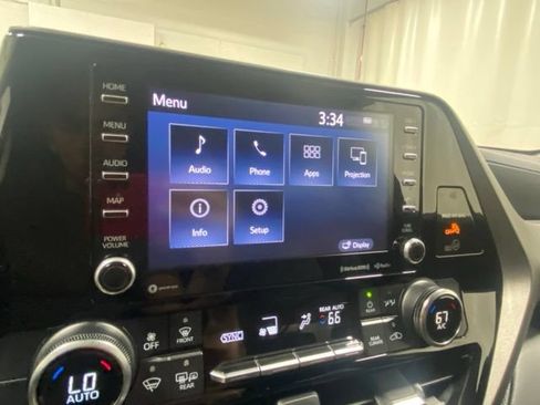 Used 2021 Toyota Highlander LE AWD/4WD image 19