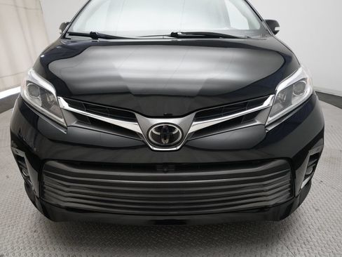 Used 2018 Toyota Sienna Limited Premium w/ Carpet Mat Package AWD/4WD image 24