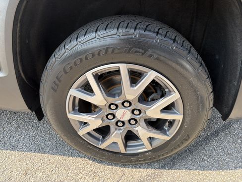 Certified 2020 GMC Acadia SLT w/ LPO, Floor Liner Package FWD image 20
