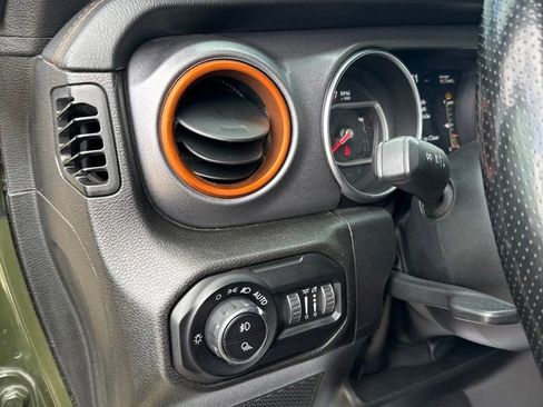 Used 2022 Jeep Gladiator Mojave w/ LED Lighting Group AWD/4WD image 13