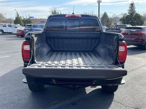 Used 2025 GMC Canyon Denali image 8