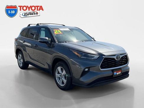 Certified 2021 Toyota Highlander LE FWD image 7