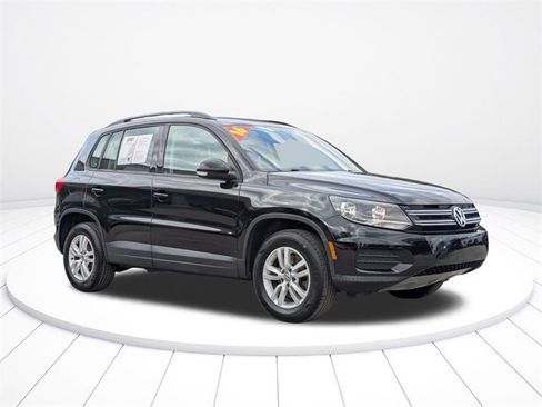 Used 2016 Volkswagen Tiguan S image 2