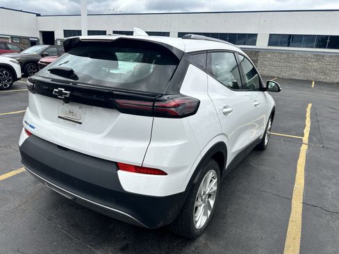 Used 2023 Chevrolet Bolt EUV LT w/ Comfort Package FWD image 8