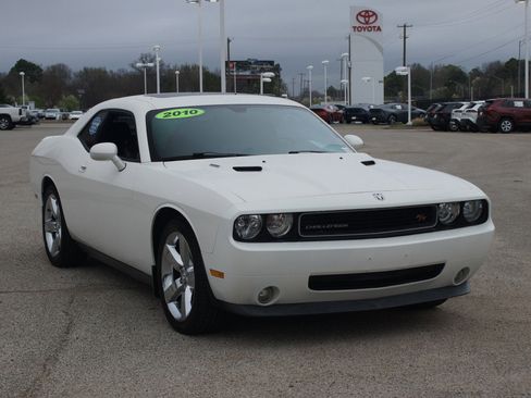 Used 2010 Dodge Challenger R/T image 18