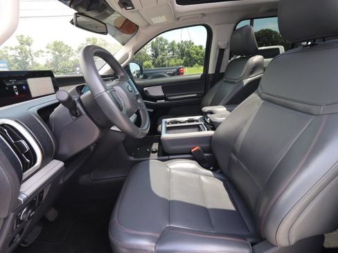 Used 2025 Ford Expedition Max Active AWD/4WD image 2