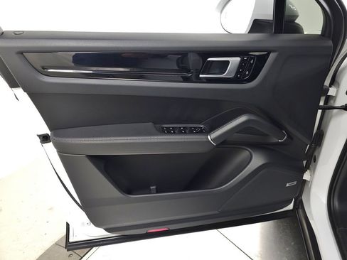 Used 2020 Porsche Cayenne AWD/4WD image 15