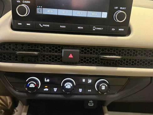 Used 2023 Honda HR-V LX image 34