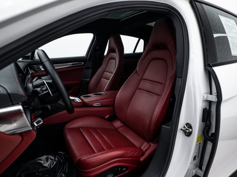 Certified 2022 Porsche Panamera 4 image 5