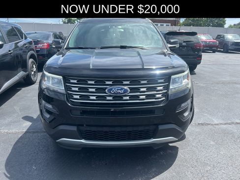 Used 2017 Ford Explorer XLT w/ Equipment Group 202A AWD/4WD image 2