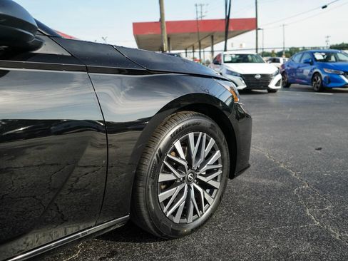 Used 2025 Nissan Altima 2.5 SV FWD image 18