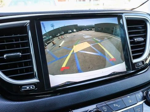 Used 2023 Chrysler Pacifica Touring-L FWD image 27