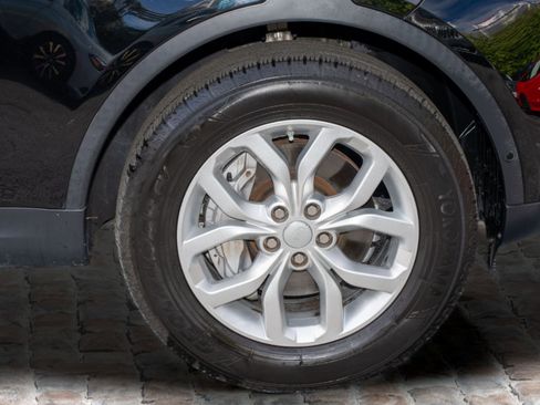 Used 2020 Land Rover Discovery SE image 41